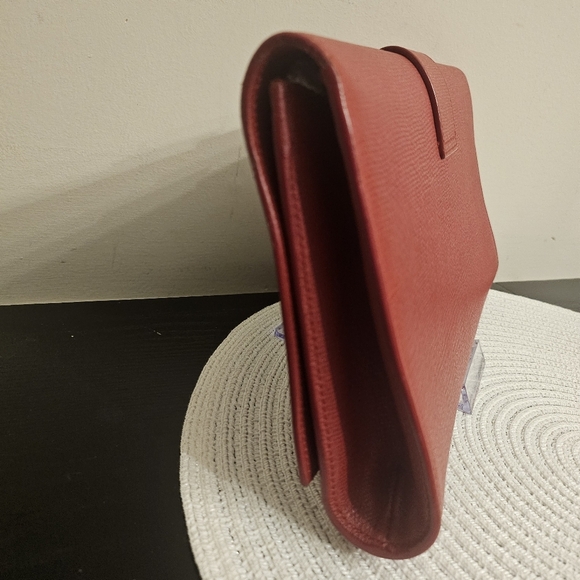 Saint Laurent Y Clutch in Red Pebbled Calfskin Leather with Gold Hardware - Picture 7 of 9